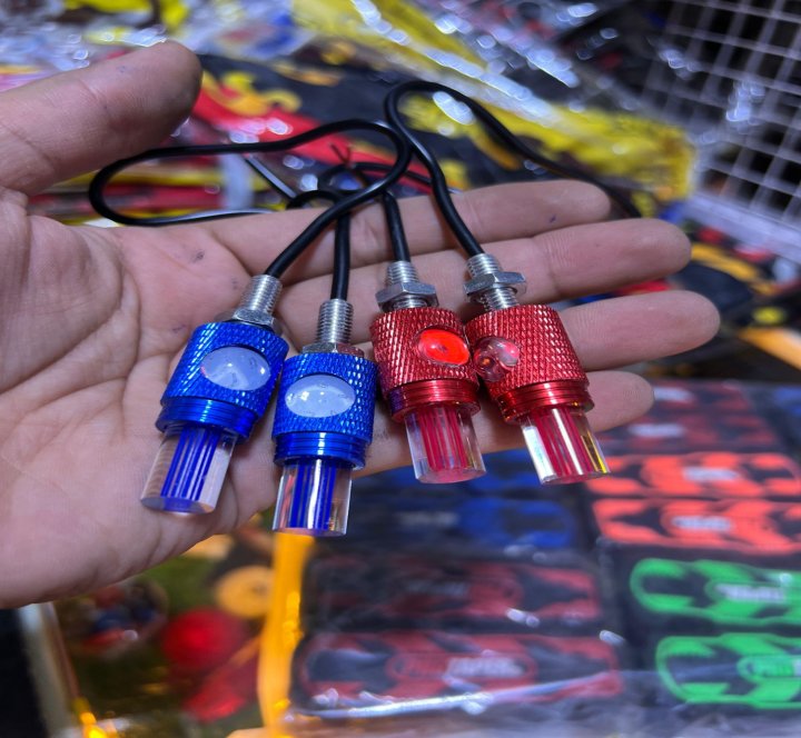 1 (set) Motorcycle LED Auxiliary Lights Universal Decorative LED Indicator Lights Bright LED Strobe Lights for Bikes Waterproof LED Flashing Lights for Vehicles Mini Bullet LED Lights for Customization